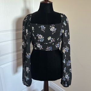 3/$25 BNWOT Floral Cropped Top